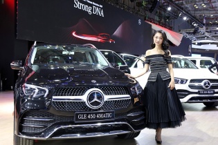 Vietnam Motor Show 2019: Mẫu đẹp - xế sang, gian hàng của Mercedes-Benz hút khách