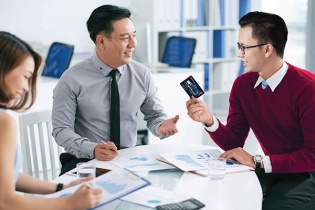 Doanh nghiệp hưởng lợi lớn khi dùng thẻ tín dụng