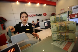 Vì sao tín dụng tăng trưởng thấp mà ngân hàng vẫn báo lãi cao?