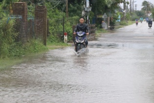 Dự báo thời tiết hôm nay 11/11: Áp thấp nhiệt đới suy yếu gây mưa to và rất to trên diện rộng