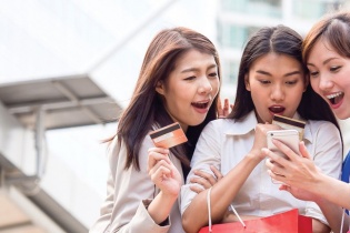 Doanh nghiệp bảo hiểm đua "trẻ hóa" khách hàng