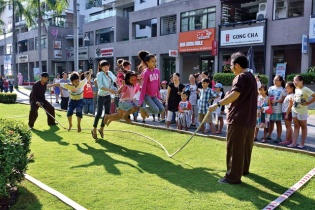 Thương cả đường đi lối về!