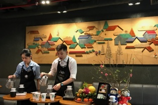 Starbucks “mượn” văn hóa cà phê truyền thống của Việt Nam để làm mới thương hiệu
