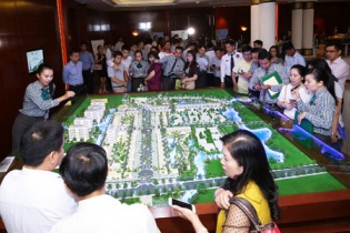 Tết buồn của giới địa ốc: "Cắt" thưởng Tết, "om" hoa hồng môi giới