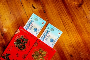 Chuyên gia tâm lý cảnh báo lì xì nhiều tiền có thể gián tiếp làm hư trẻ
