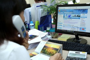 Thời gian thực hiện gói thầu trong E-HSMT chưa phù hợp với đề xuất về kỹ thuật