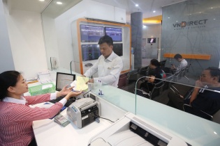 Thị trường chứng khoán: Cần hỗ trợ để nhà đầu tư ở lại