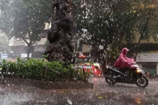 Dự báo thời tiết hôm nay 5/3: Bắc Bộ và Trung Bộ có mưa to, khả năng xảy ra lốc, mưa đá