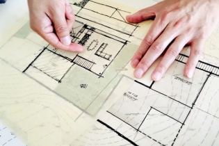 Người quyết định đầu tư quyết định việc điều chỉnh thiết kế, dự toán xây dựng công trình