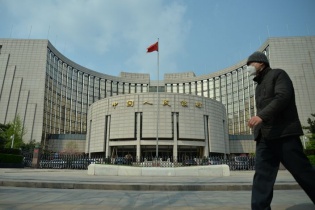 PBoC ra quyết định bất ngờ về lãi suất, chuyên gia nhận định cần "mạnh tay" hơn