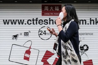 Người dân Hong Kong ồ ạt bán kim cương, trang sức, đồ hiệu đã qua sử dụng