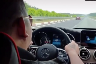 Người chạy Mercedes 234 km/h bị xử phạt