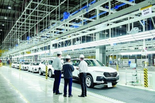 Trình Chính phủ dự án Nghị định về giảm 50% lệ phí trước bạ đối với ô tô sản xuất, lắp ráp trong nước