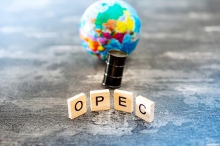 OPEC: Sản lượng khai thác dầu thô xuống đáy 30 năm 
