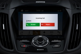 Hệ thống SYNC trên xe nghe hiểu khẩu lệnh bằng cách nào?