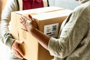 Mua hàng trực tuyến ảnh hưởng xấu tới môi trường hơn mua trực tiếp
