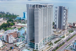Gấp rút hoàn thiện, FLC Sea Tower Quy Nhon hút hàng trăm sale trong lễ kick off