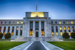 Fed quyết định giữ nguyên lãi suất cơ bản ở mức gần 0%