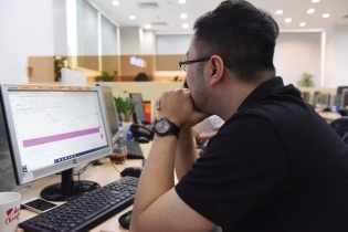 Thị trường chứng khoán: Ranh giới mong manh giữa “thoát hàng” và “mất hàng”