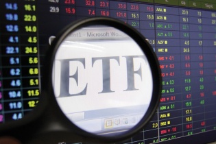 Thị trường chứng khoán: Dòng tiền chảy mạnh vào các quỹ đầu tư