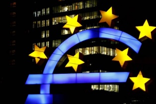 ECB giữ nguyên lãi suất tiền gửi ở mức âm