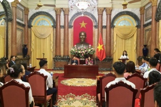 Phó Chủ tịch nước gặp mặt Đoàn đại biểu học sinh, sinh viên các cơ sở giáo dục nghề nghiệp xuất sắc, tiêu biểu