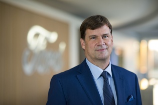 Tập đoàn Ford Motor bổ nhiệm ông Jim Farley làm Chủ tịch kiêm CEO