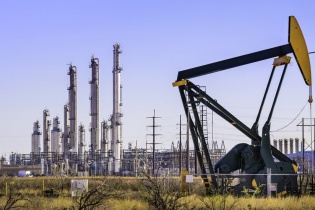 EIA dự báo giá dầu thế giới diễn biến khó lường trong năm 2021