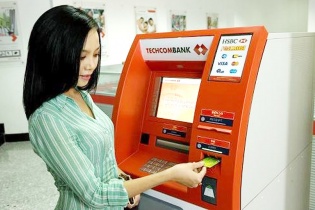 Techcombank giữ vững vị thế trong hoạt động phát hành và thanh toán thẻ  