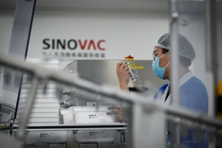 COVAX bắt đầu phân phối vắcxin COVID-19 cho các nước nghèo