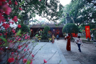 [Tết đoàn viên] Người Hà Nội thảnh thơi sáng mùng 1 Tết Tân Sửu 2021