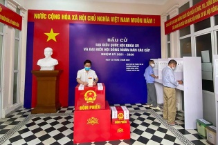 Các khu vực bỏ phiếu phường Hàng Gai tưng bừng đón cử tri đi bỏ phiếu bầu cử 