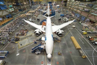 "Giấc mơ bay" Boeing 787 Dreamliner phải cắt giảm sản lượng, chưa thể giao hàng cho khách