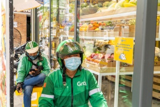 Grab Việt Nam tặng gói bảo hiểm PTI - Vững Tâm hỗ trợ đối tác tài xế Grab trong dịch Covid-19