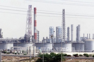 OPEC+ cân nhắc biện pháp nhằm giảm giá dầu đang "quá nóng"