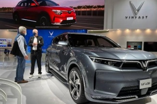 Los Angeles Auto Show 2021: VF e35, VF 36 hút khách ngày đầu mở cửa cho công chúng