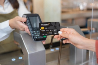 "Một chạm - vạn tính năng" cùng thẻ ghi nợ nội địa BAC A BANK Chip Contactless 
