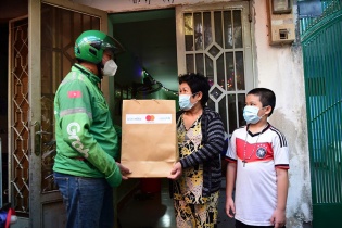 "Trao sẻ chia, nhận nụ cười" - hỗ trợ hàng ngàn trẻ em chịu ảnh hưởng bởi Covid-19