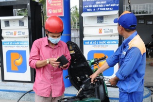 "Nóng hừng hực" giá xăng dầu: Còn dư địa để "giảm nhiệt"