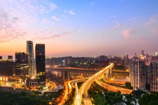 Giá bất động sản tăng ngỡ ngàng nhưng chốt deal chưa bao giờ là dễ dàng