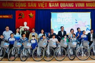 SASCO mang niềm vui, nâng bước học sinh đến trường trước năm học mới