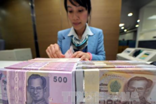 Đồng Baht của Thái Lan giảm giá xuống mức thấp nhất trong vòng 26 năm qua