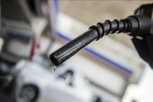 Giá dầu thế giới giảm trước cảnh báo mới về mức tăng trưởng kinh tế toàn cầu