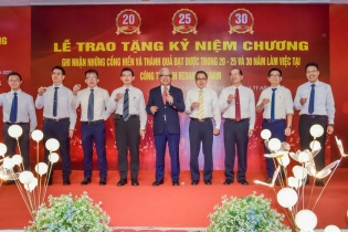 Vedan Việt Nam trao kỷ niệm chương cho 219 nhân viên có thâm niên 