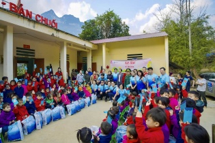 Áo ấm cho em: Mang Xuân ấm lên miền cực bắc 