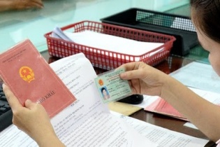 Không yêu cầu người dân xuất trình sổ hộ khẩu, sổ tạm trú giấy khi tiếp nhận, giải quyết thủ tục hành chính
