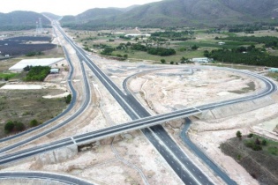 Tổ chức lễ khánh thành, thông tuyến 150 km cao tốc Bắc - Nam vào ngày 19/5