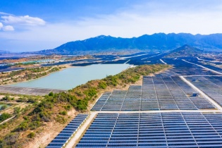Đẩy nhanh tiến độ cấp giấy phép hoạt động điện lực đối với các dự án điện gió, điện mặt trời đã hoàn thành