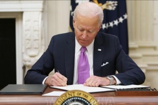 Tổng thống Mỹ Joe Biden ký ban hành luật về trần nợ công