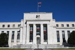 Goldman Sachs dự báo thời điểm Fed bắt đầu đảo chiều lãi suất